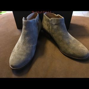 Vionic women’s joy Serena zip up bootie - 9.5 WIDE